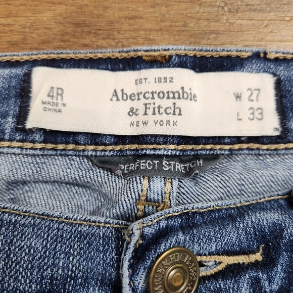 Abercrombie & Fitch Perfect Stretch Jeans Size 4R - Picture 2 of 7